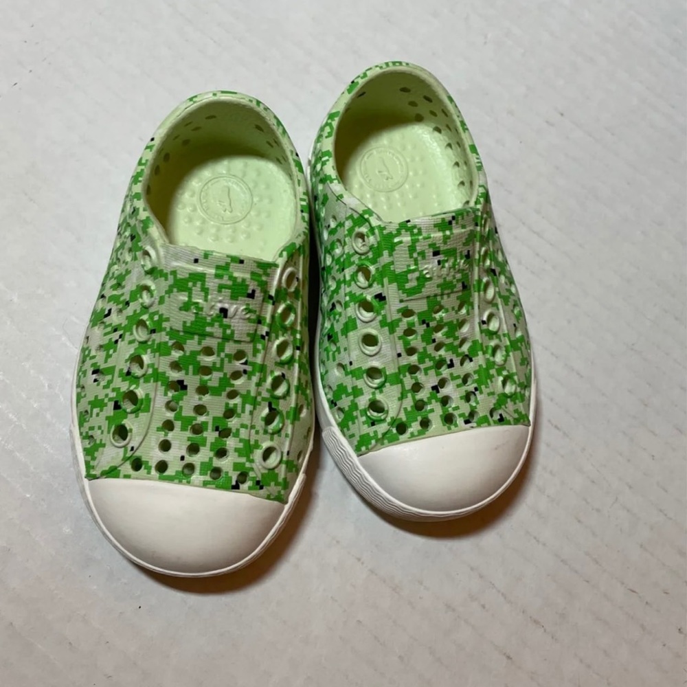 Native Shoes Size C4